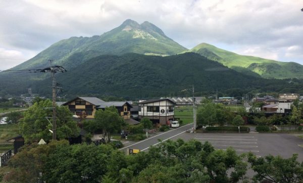 【湯布院】田園の中の静かな温泉【由布岳を見ながら入る露天風呂】